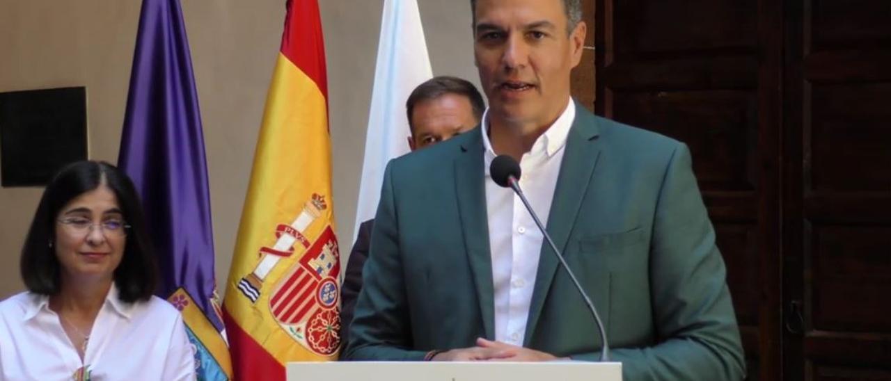 Sánchez ve una senda descendente en la llegada de migrantes a Canarias en relación a 2021