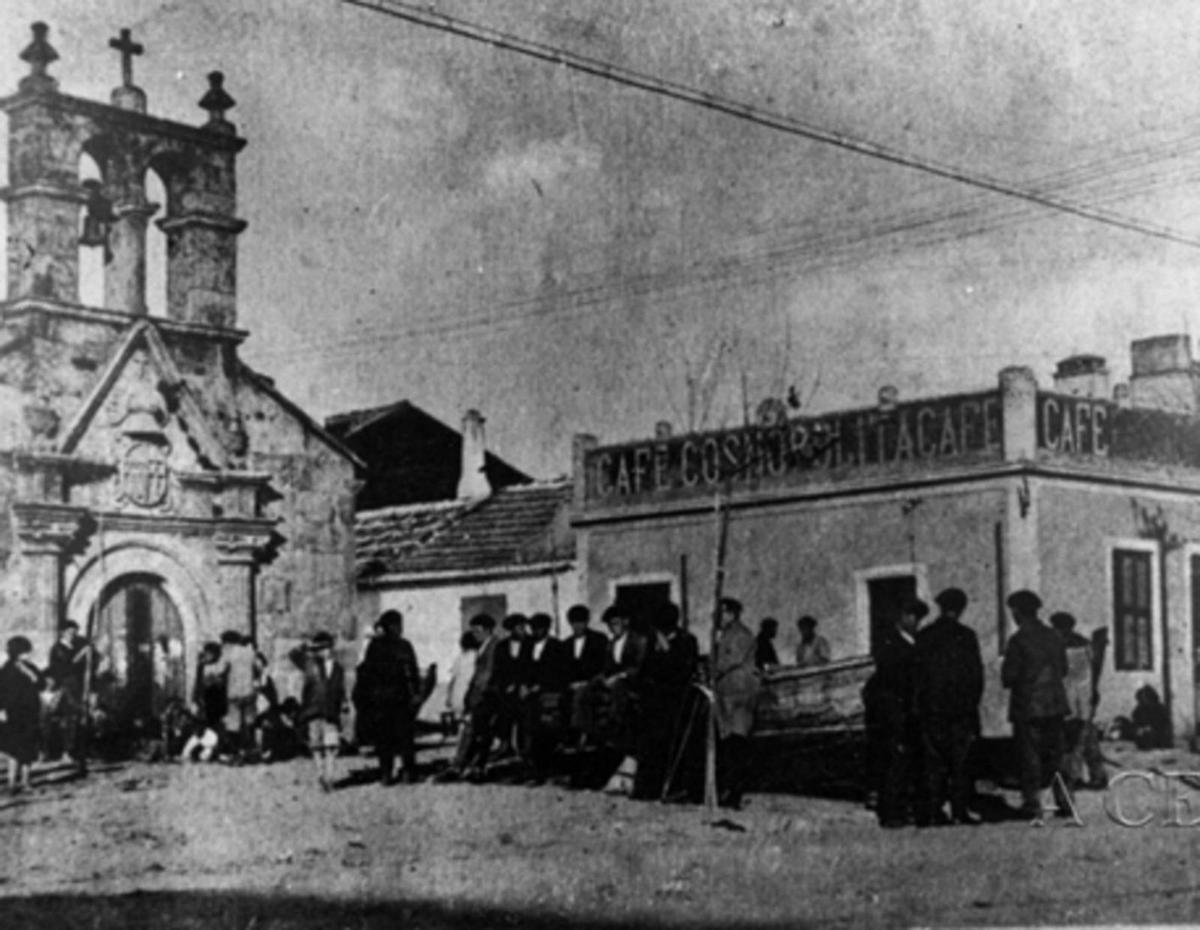 Café Cosmopolita a carón da Capela do Hospital. | Cedida por A Cepa