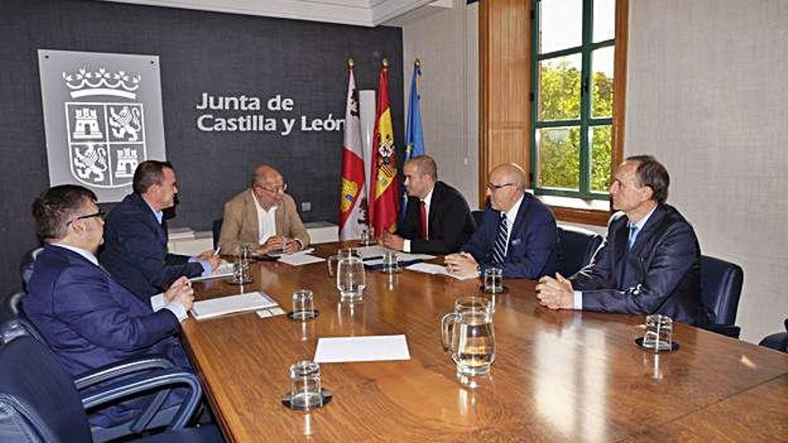 Imagen de la reunión mantenida hace unas semanas en la Junta de Castilla y León.
