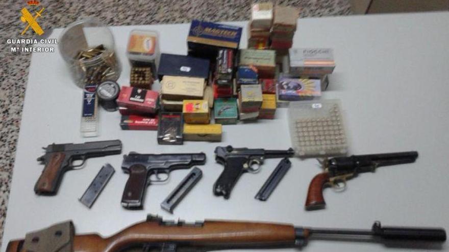 La policía detiene a un vecino de Tauste por tenencia ilícita de un rifle, 4 pistolas y 2.334 cartuchos