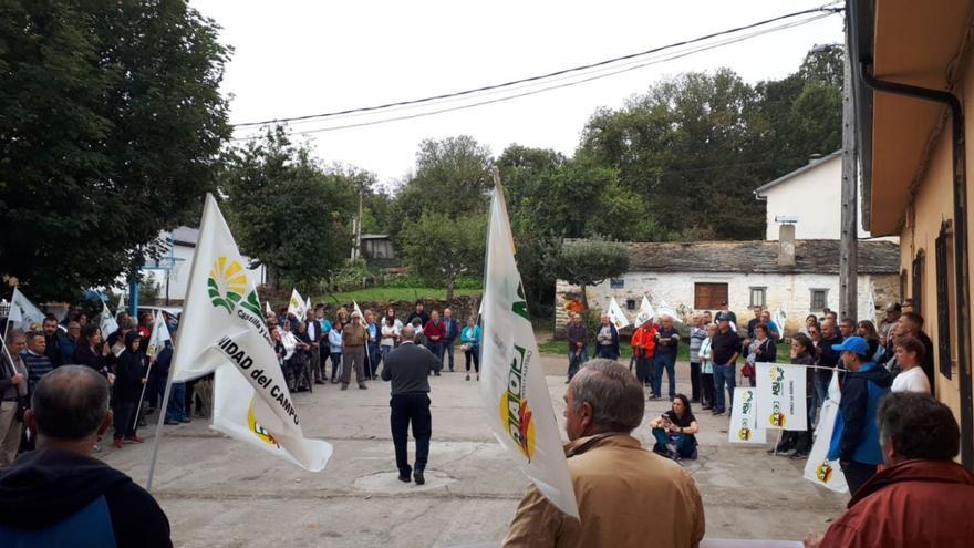 Protesta en Sagallos en defensa de la Sanidad pública, donde doscientas personas apoyaron la convocatoria. | Cedida