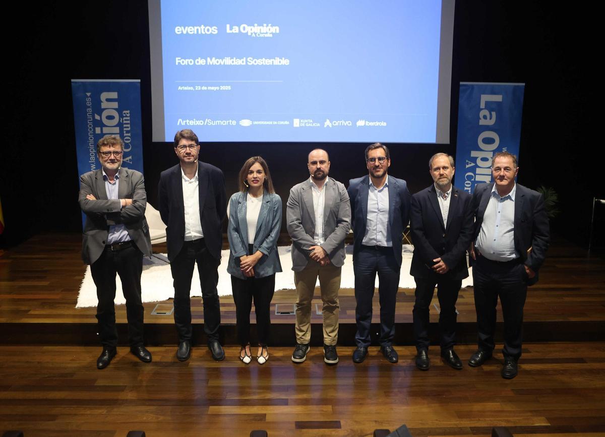 De izquierda a derecha: Manuel Ferreiro, director de LA OPINIÓN; Carlos Calvelo, alcalde de Arteixo; Judit Fontela, directora xeral de mobilidade de la Xunta; Alberto Dorado, director regional de Arriva Galicia; Borja Cancela, director de servicios energéticos de Iberdrola en Galicia; Alfonso Orro, codirector del Laboratorio de movilidad sostenible de A Coruña y José Manuel Álvarez-Campana, director gerente de Arteixo Sumarte.