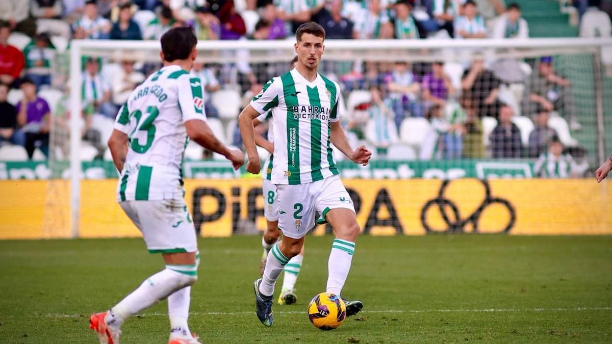 Pedro Ortiz durante el encuentro del Córdoba CF-Huesca.