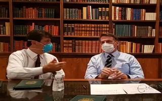 Bolsonaro se presenta públicamente con una mascarilla mientras espera saber si ha contraído el coronavirus