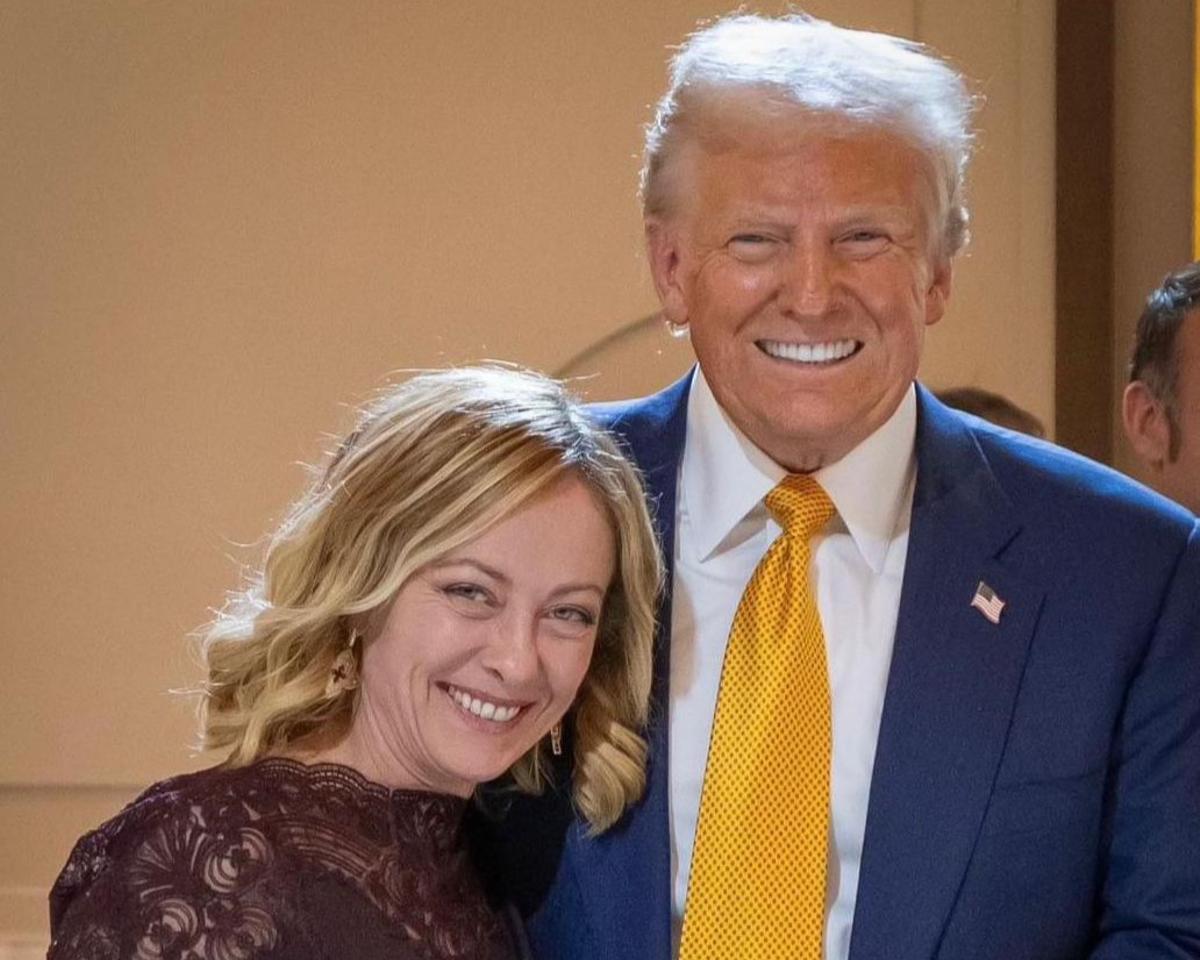 La primera ministra italiana, Giorgia Meloni, junto al presidente electo de EEUU, Donald Trump