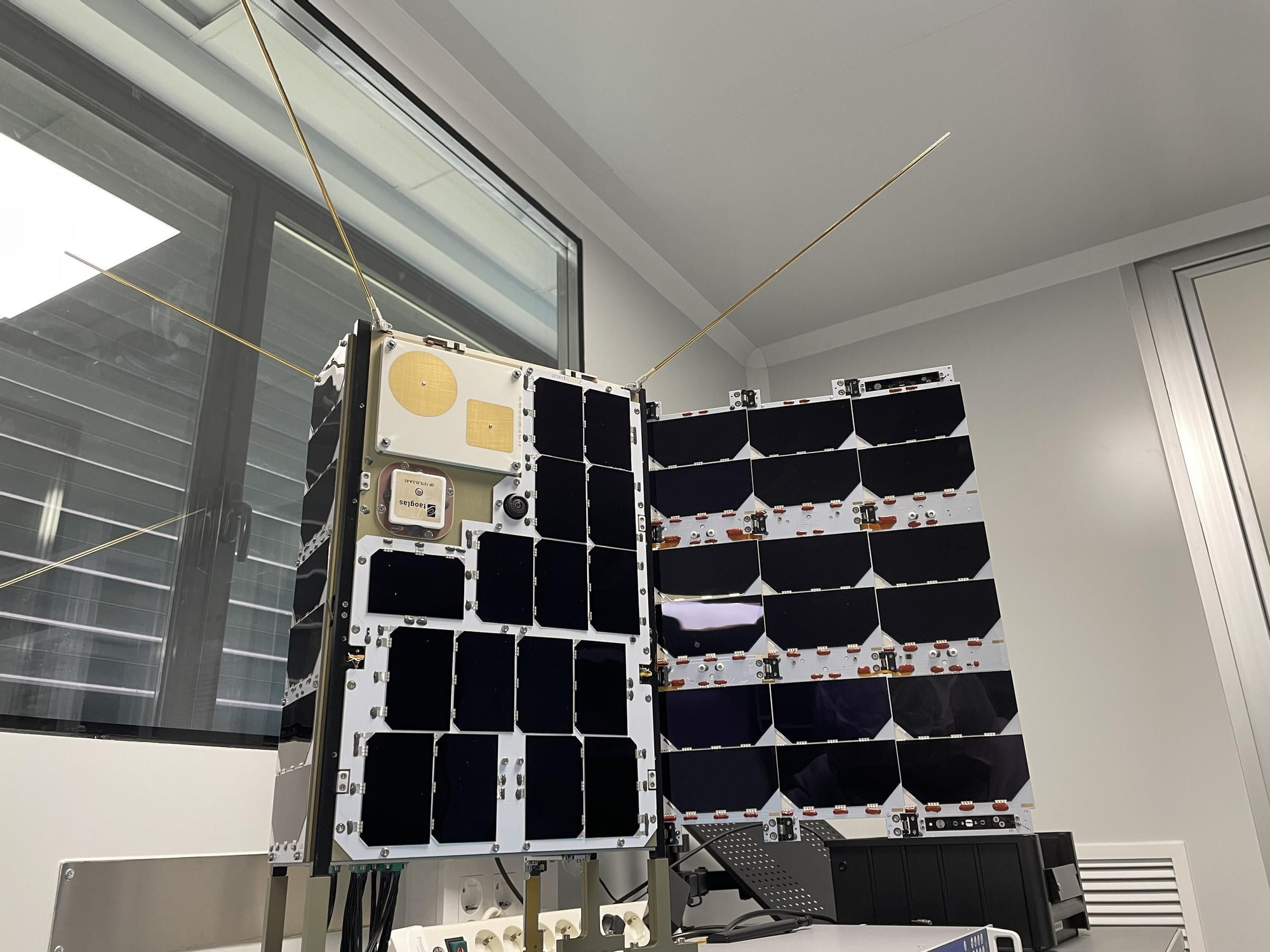 El satélite de raíces viguesas SATMAR ya está en órbita