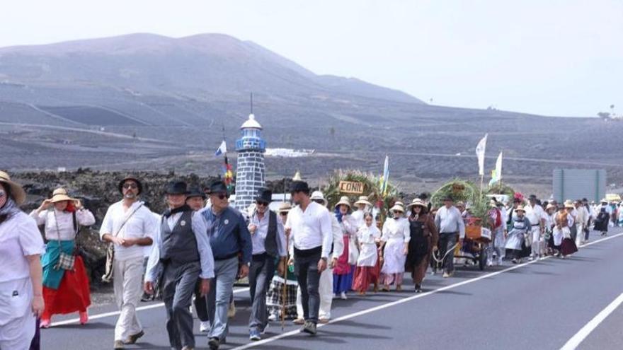 La Romería de Los Dolores reúne a cientos de peregrinos en Tinajo