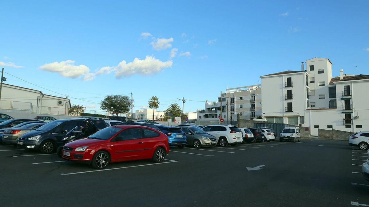 La zona de aparcamiento de Los Majuelos cuenta con capacidad para albergar hasta 75 vehículos.