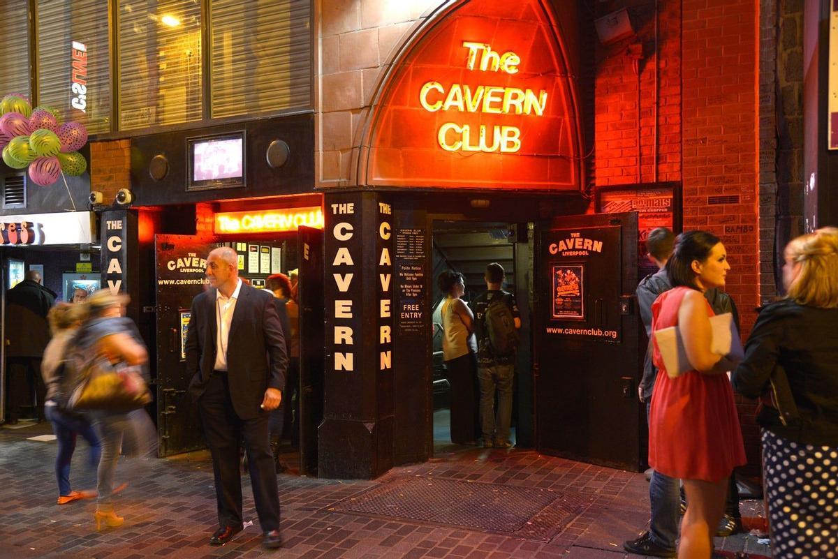 Puerta de The Cavern