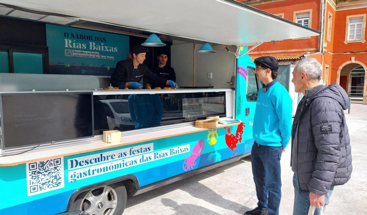 La food truck «O sabor das Rías Baixas» el pasado 6 de marzo en Bueu. | FDV