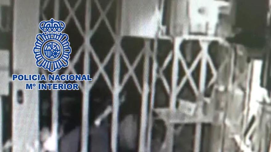 Detenido cuando robaba en una óptica en Murcia