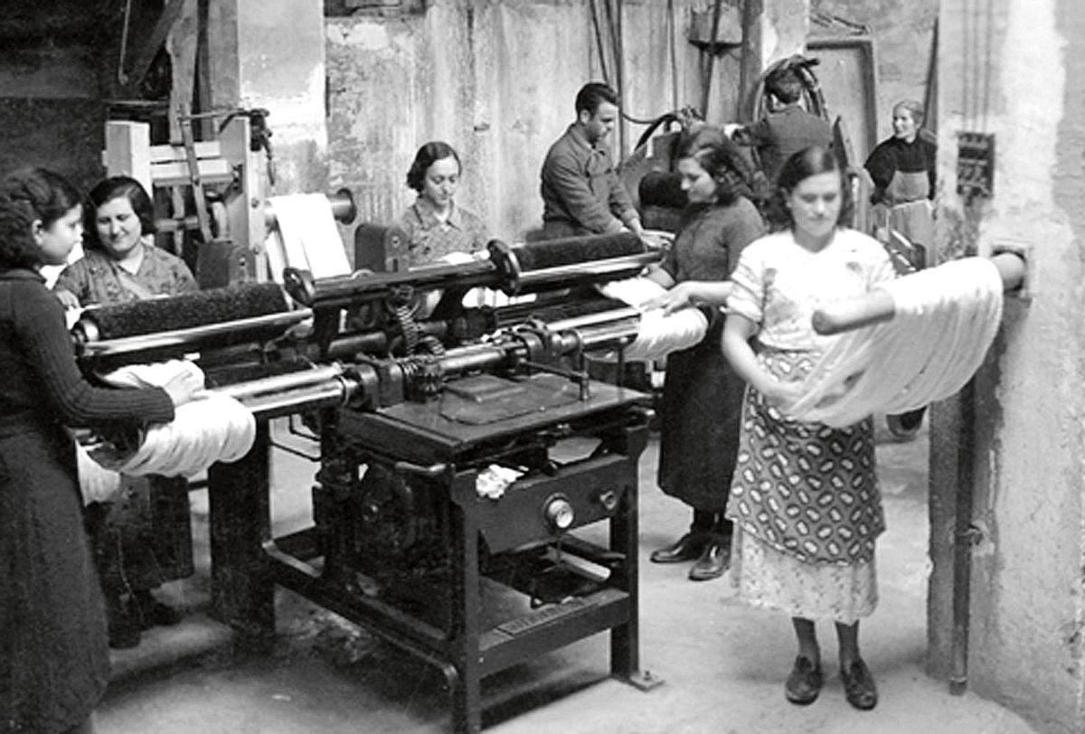 Hijas, madres y esposas:  sumisas bajo el franquismo