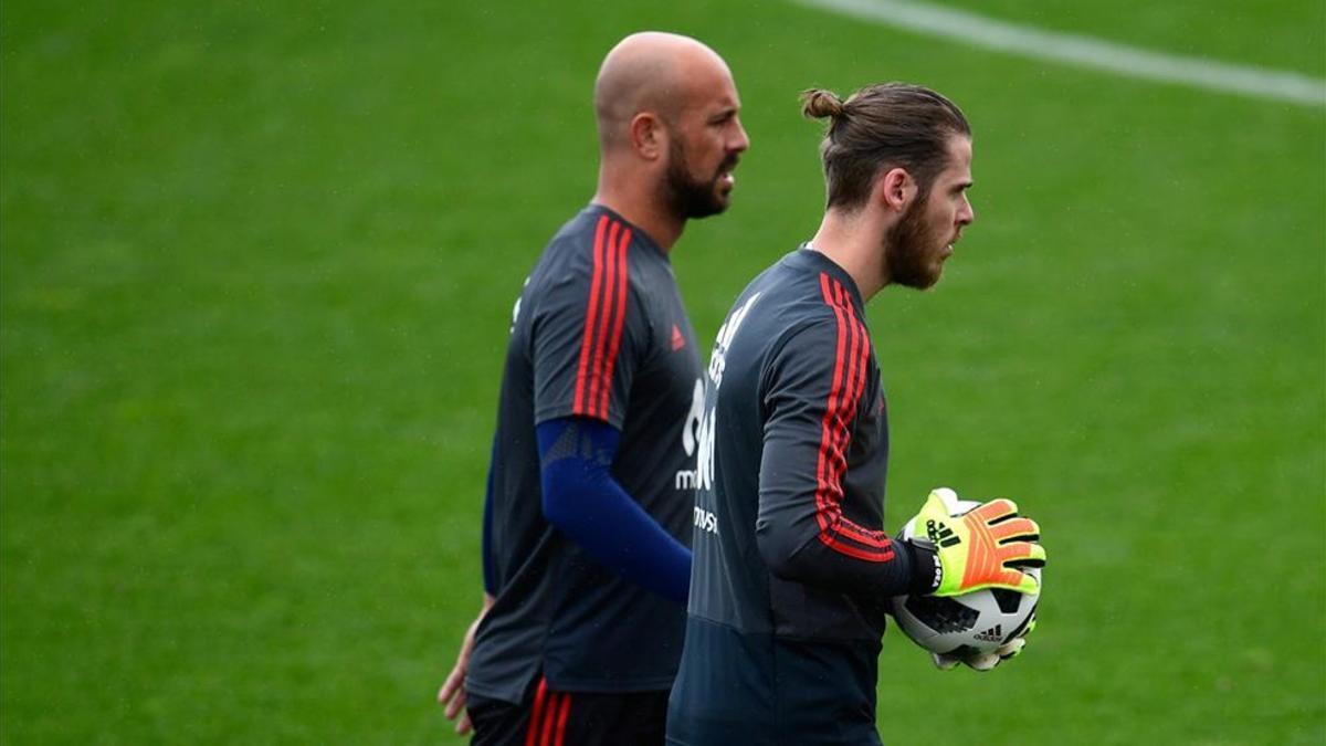 Los porteros de la selección española Pepe Reina y David De Gea durante un entrenamiento