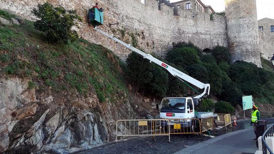 Tossa inicia la rehabilitació de la muralla de la Vila Vella