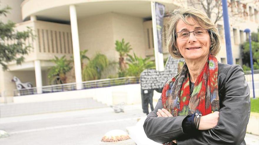 La rectorable Eva Alcón priorizará más financiación y terminar Salud