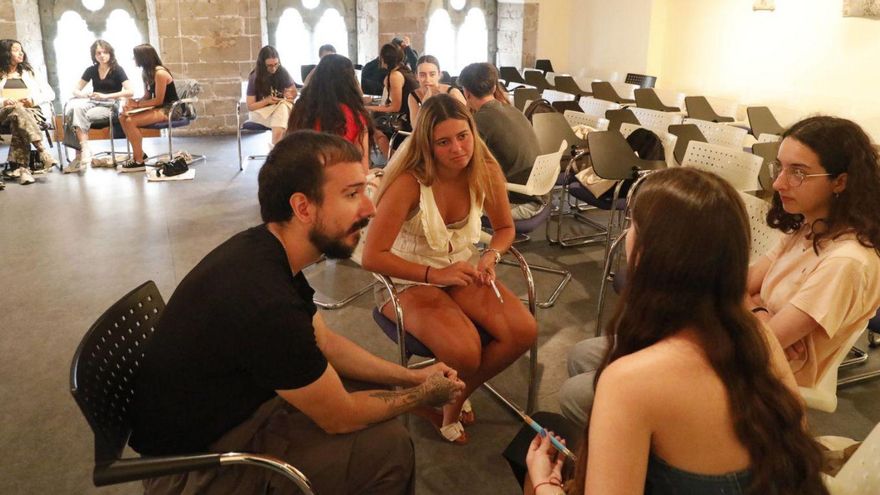 Un momento de la sesión inaugural de la formación en voluntariado juvenil. | M. VILLAMUZA