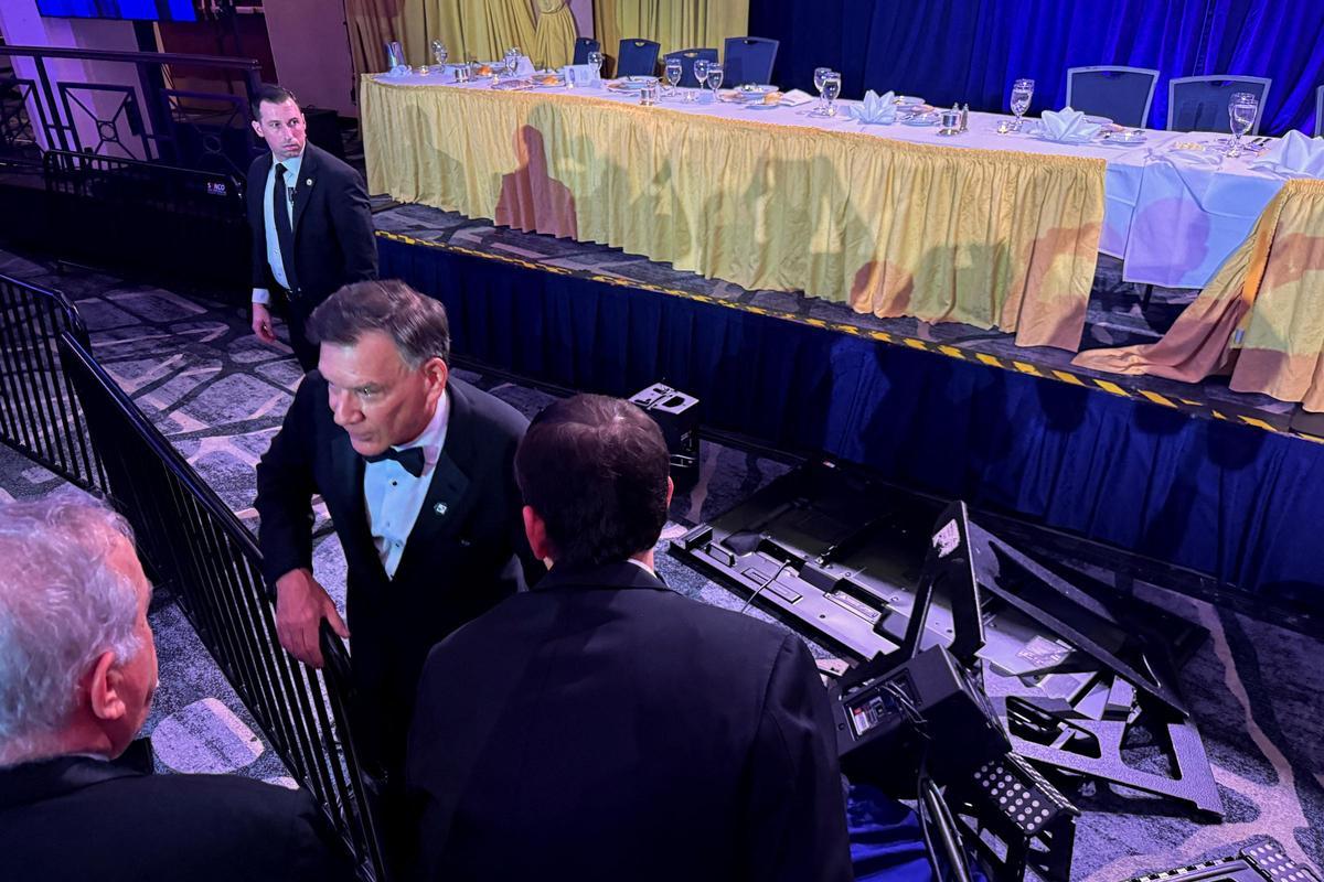 Trump, evacuado ileso de la cena de corresponsales de la Casa Blanca tras un intento de atentado.