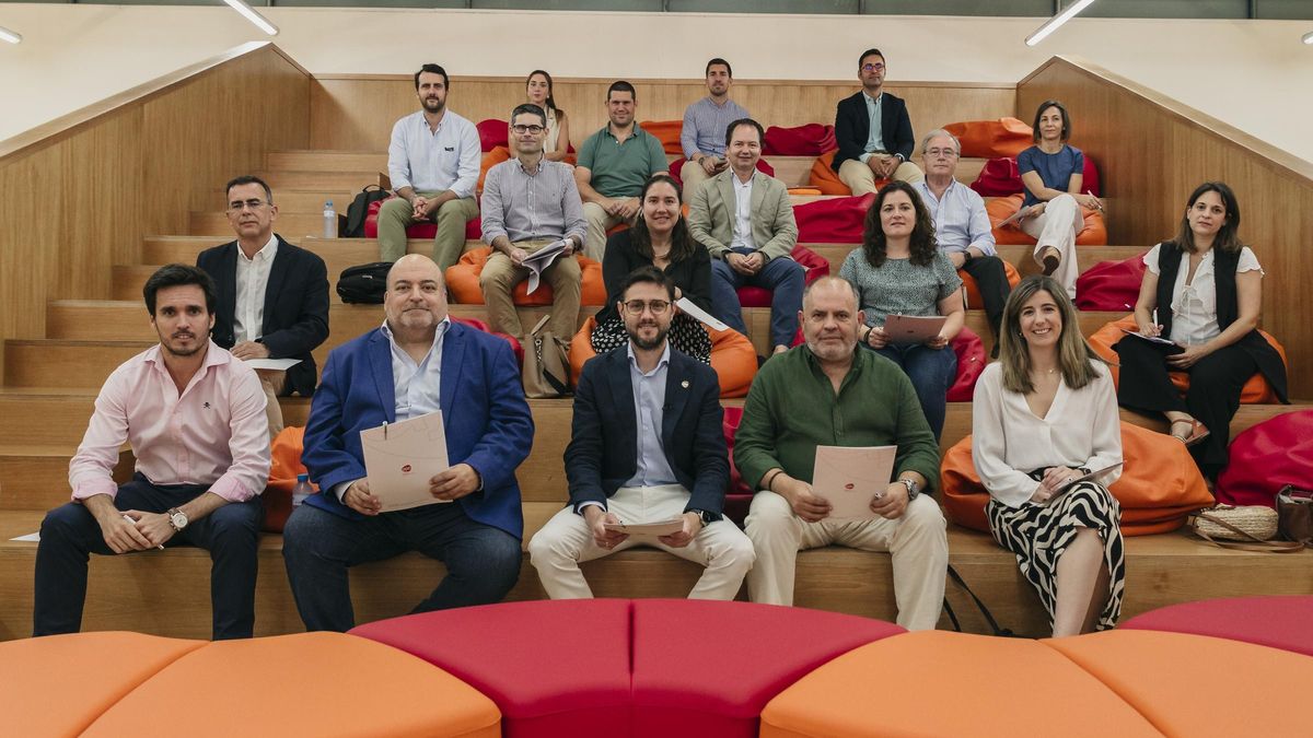 Imagen de familia del jurado de los Premios AJE Cordoba 2024.