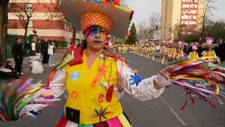 Cáceres, más color y charanga en su desfile de Carnaval