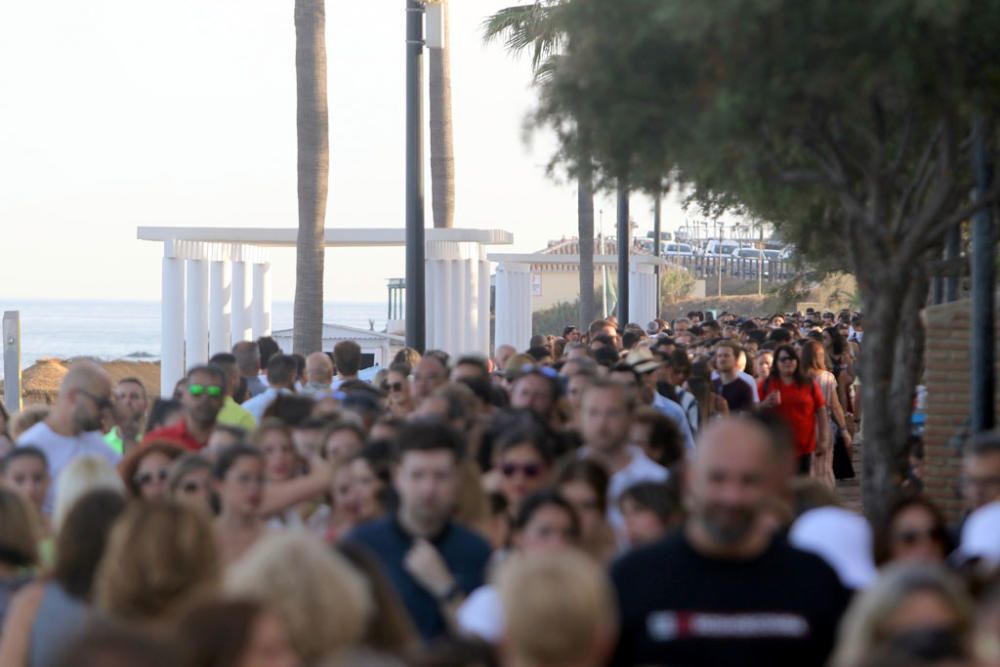 Gran expectación ante el único concierto de Jennifer Lopez en España. Se han formado largas colas hasta la apertura de las puertas del recinto del Marenostrum Castle Park, escenario del concierto.