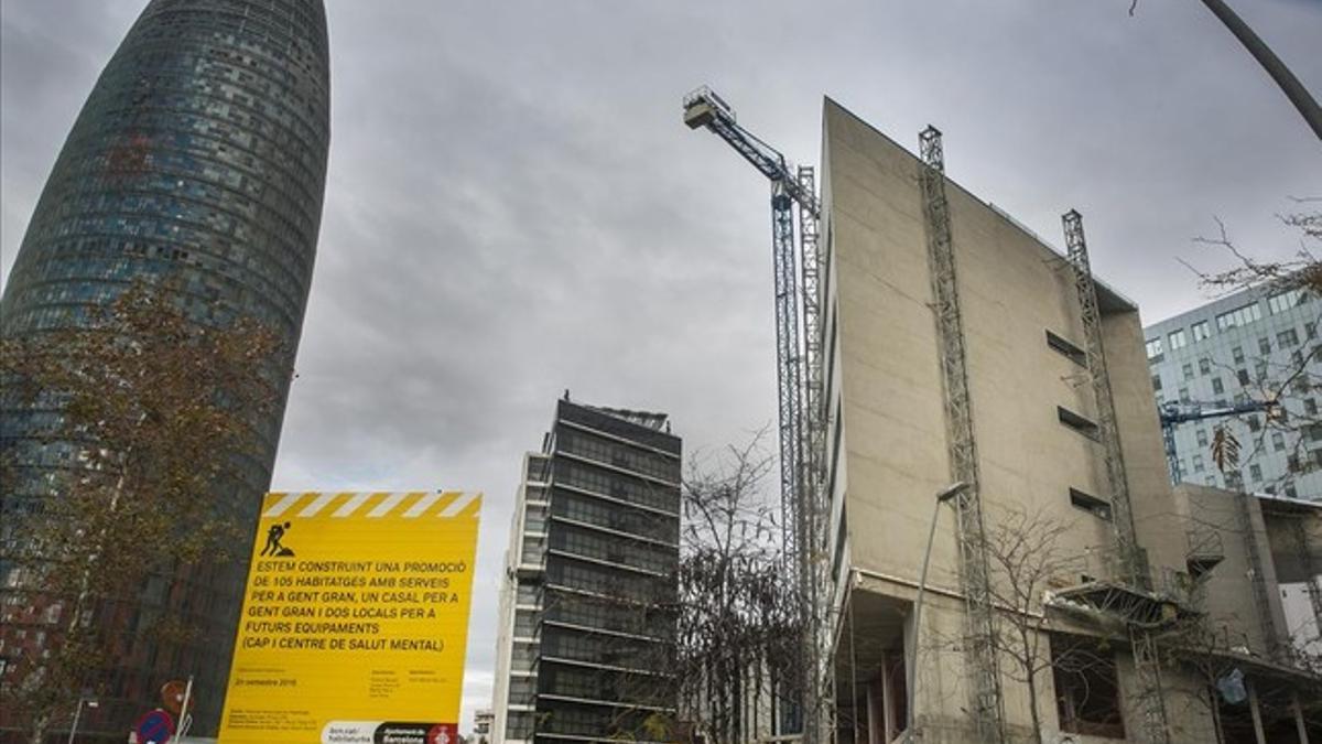 Construcción de pisos públicos de alquiler junto a la plaza de Glòries.