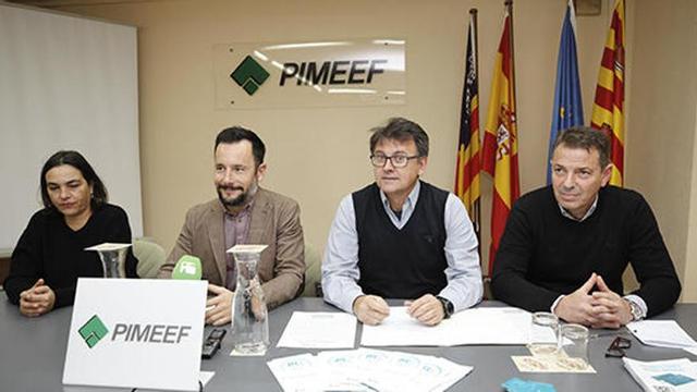 La concejala Estefanía Torres, el alcalde Rafa Ruiz, José Javier Marí Noguera y Vicent Tur, de Pimeef.