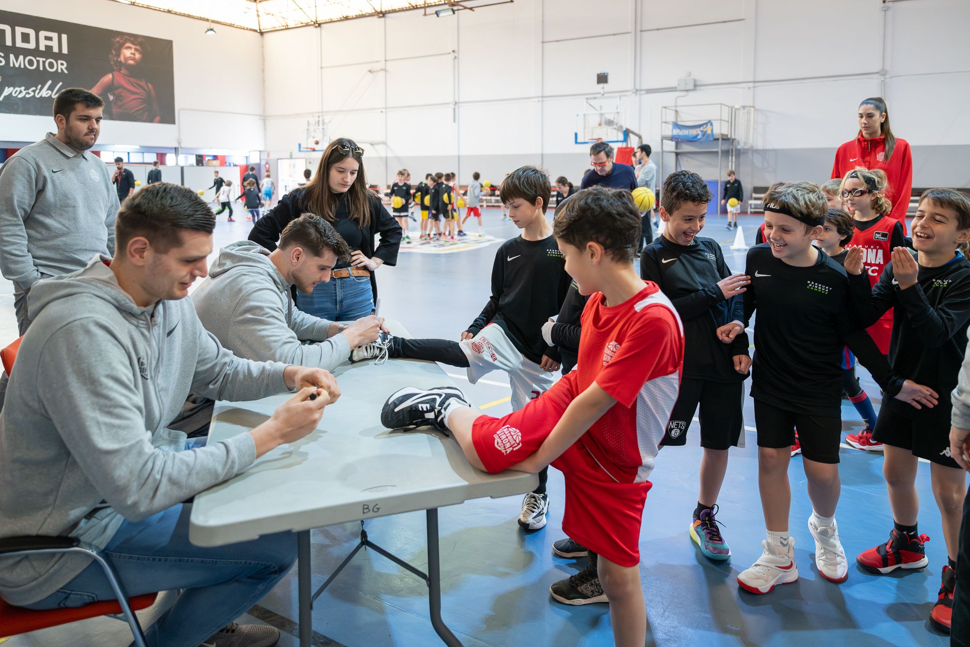 Sergi Martínez i Djordjevic visiten el campus del Bàsquet Girona