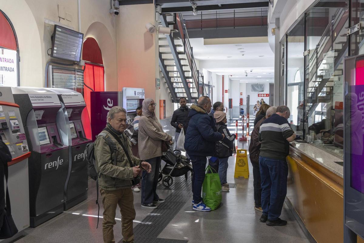 Interior de la estación de Xàtiva, en una imagen de marzo.