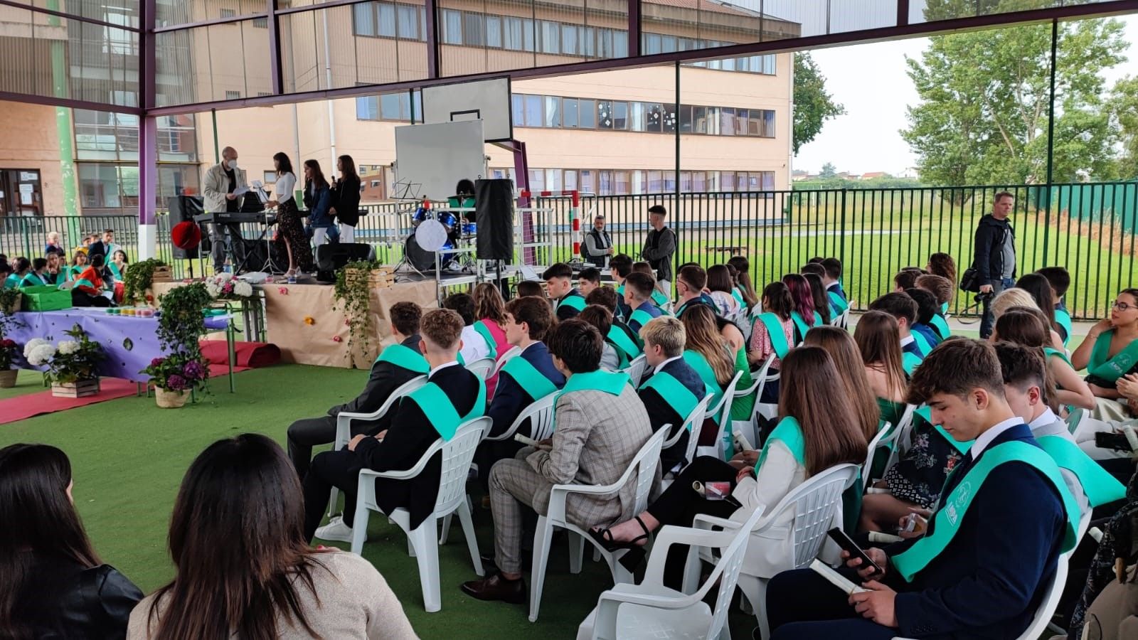 Graduación el instituto de Llanera: así fue la emotiva ceremonia para más de un centenar de chavales