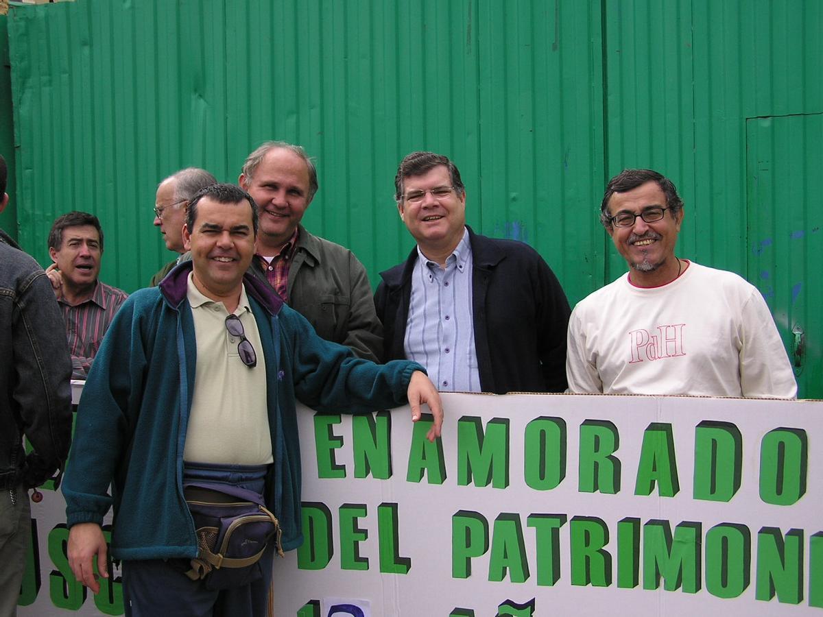 A la derecha, Sindo Hernández durante una de las manifestaciones junto a Los Picachos