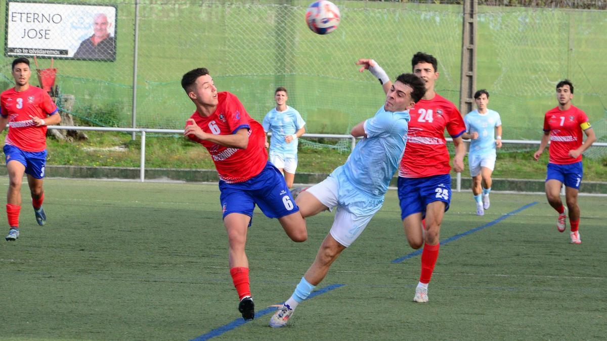 Una acción del partido entre Beluso y Choco.