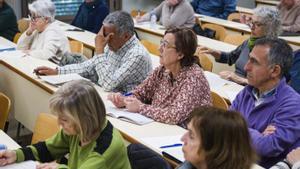 Les universitats per a gent gran es consoliden amb més de 44.000 alumnes