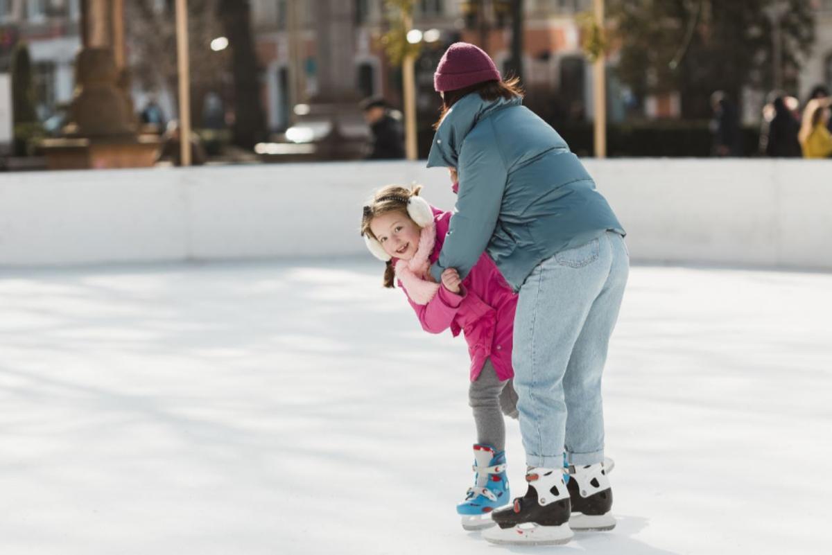 Málaga estrena este año la pista de patinaje sobre hielo más grande de Andalucía