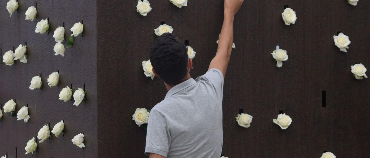 Ofrenda floral a las víctimas de la tragedia aérea JK5022 en 2019. | | TONY HERNÁNDEZ