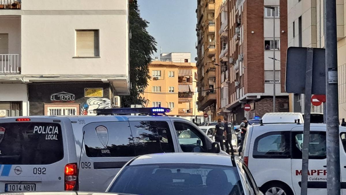 La intervención policial en Badajoz terminó con dos detenidos en la plaza Cecilio Reino Vargas.