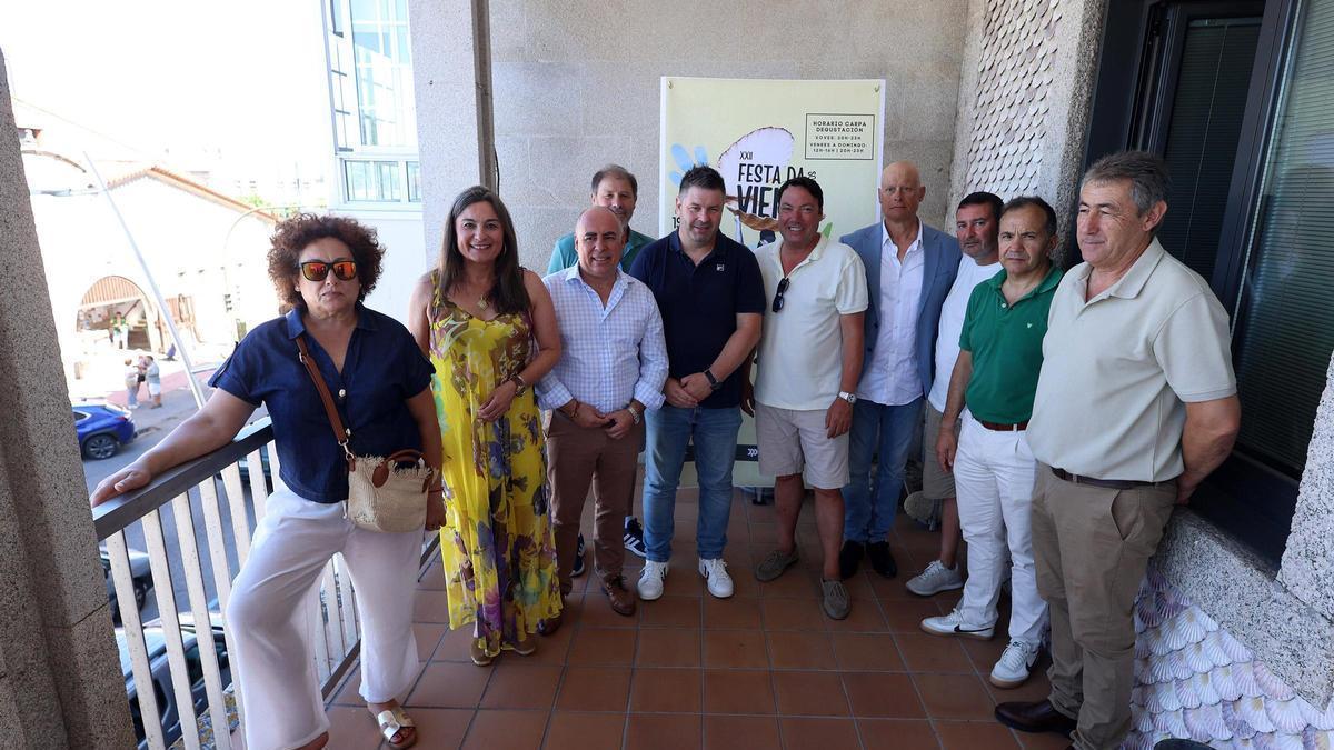 Asistentes a la presentación en la cofradía San Antonio.