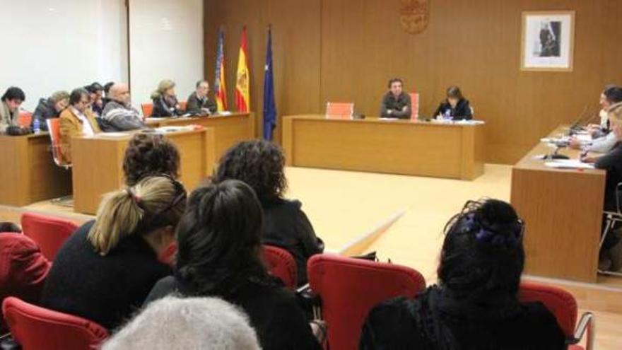 El pleno extraordinario de ayer solicitado por el PSOE para pedir la dimisión del edil del PP.