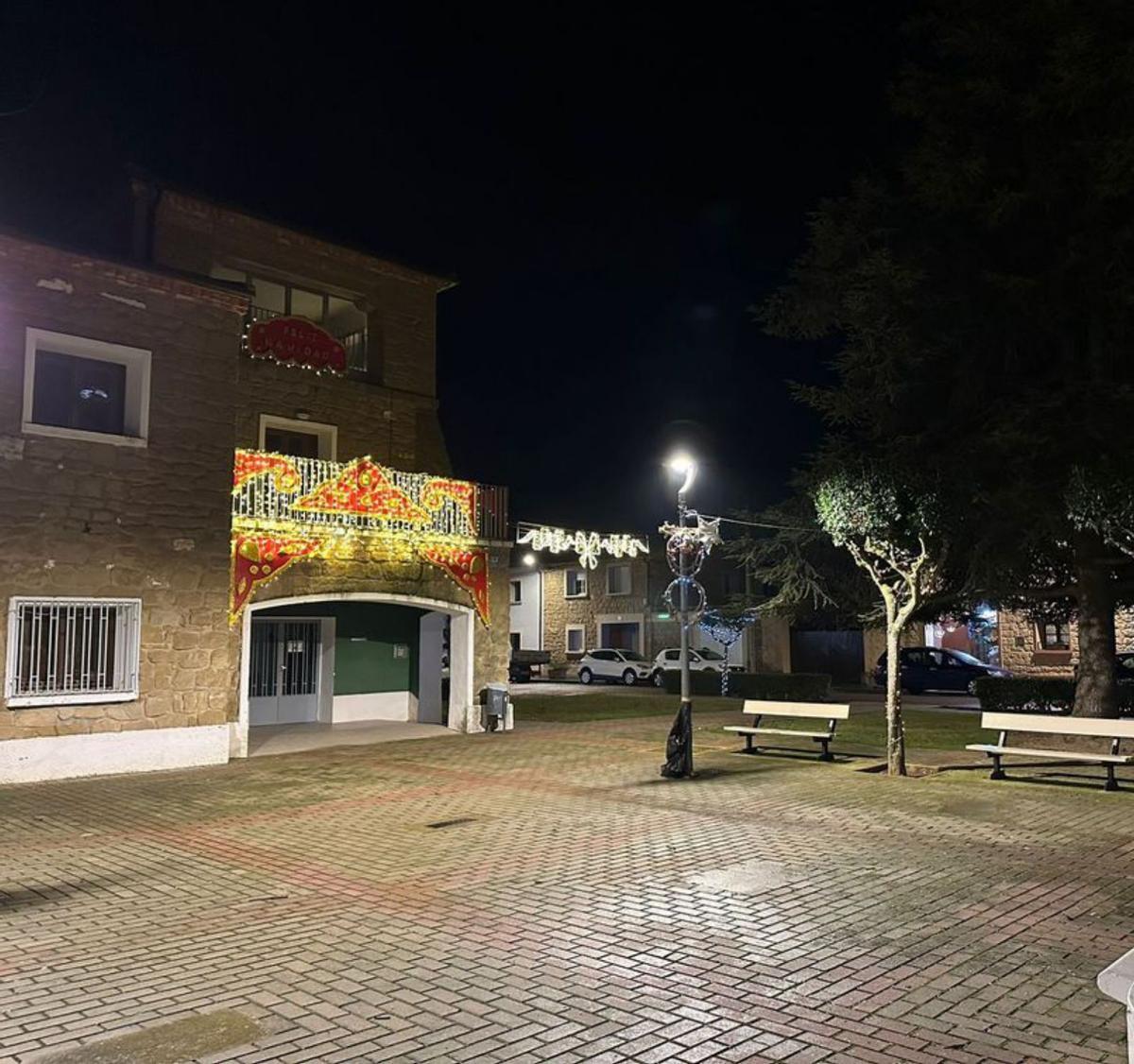 Bardenas y Santa Anastasia tuvieron sus particulares actos del encendido navideño.  | SERVICIO ESPECIAL