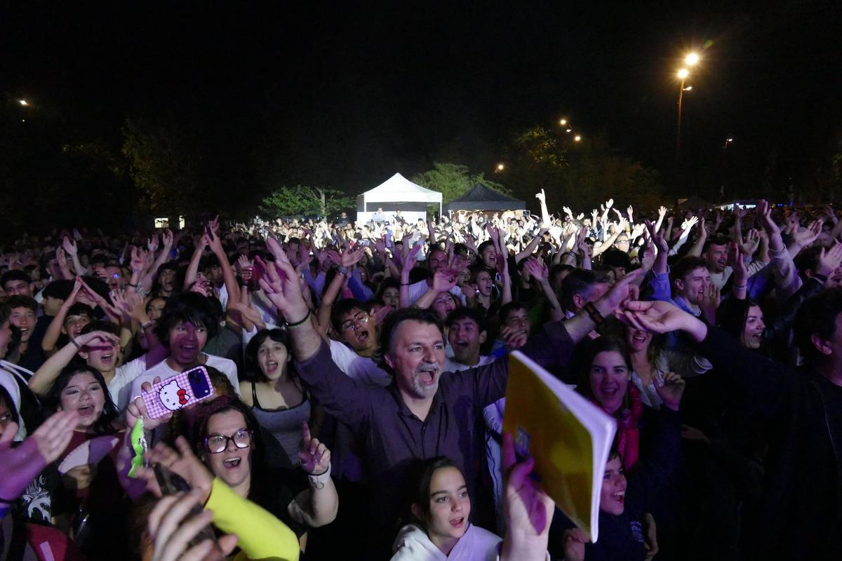 EN IMATGES | La Banda Neon i Dj Ruben Rider van animar la segona nit del Rampell