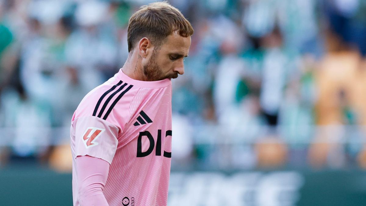 Aaron Escandell, portero del Oviedo