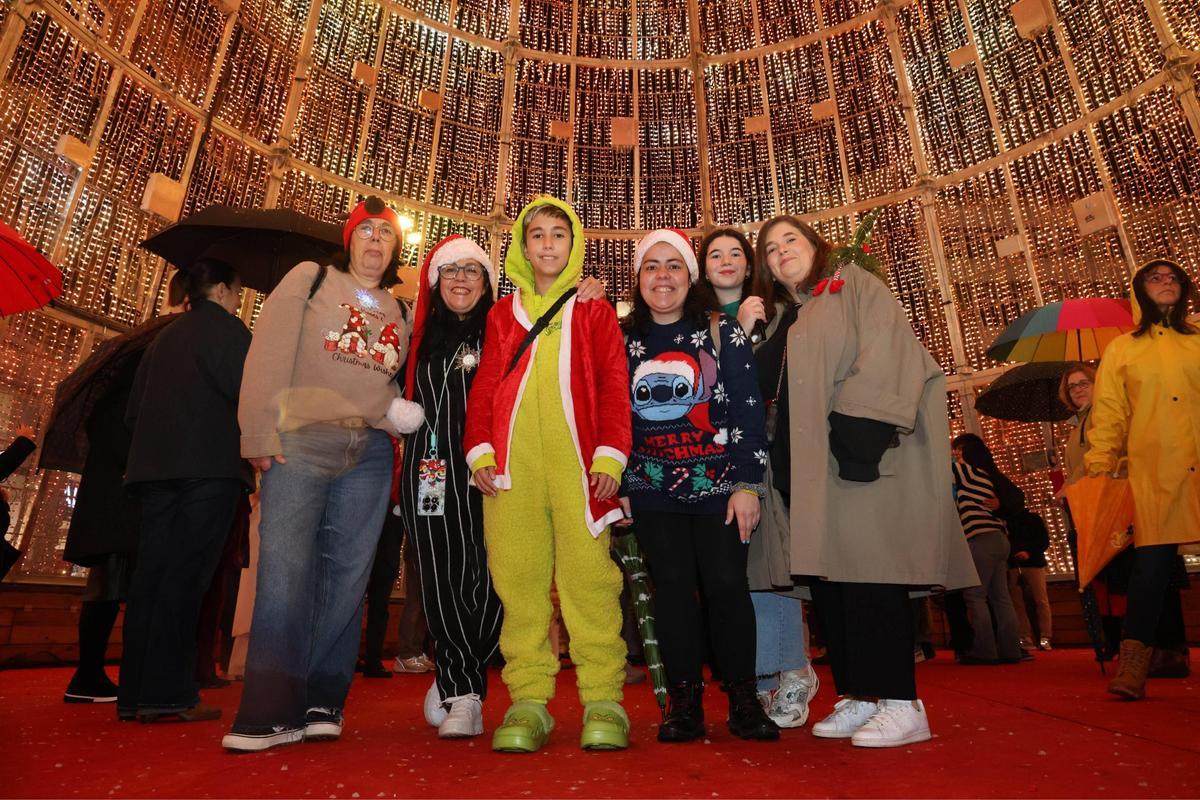 Vigo enciende la Navidad más grande de su historia ante miles de personas
