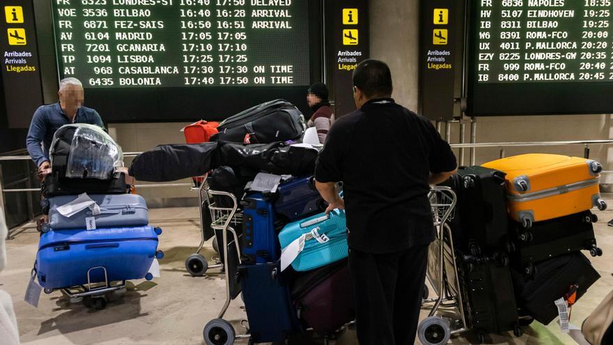 Una banda hurta maletas a adinerados rusos en el aeropuerto de Manises