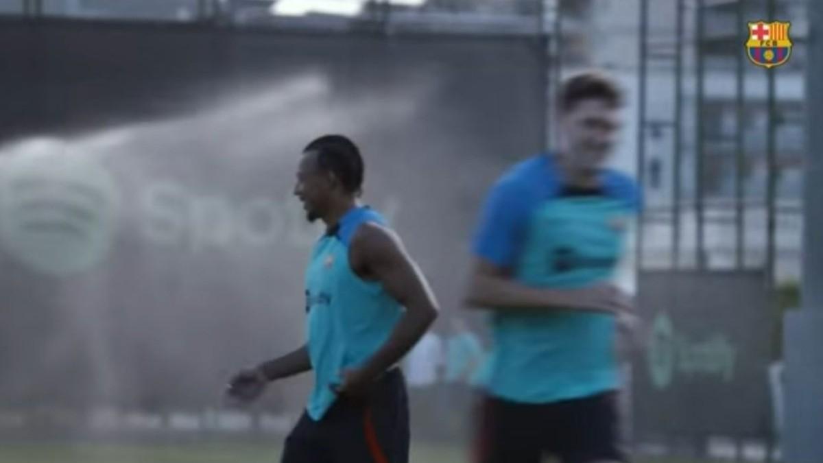 Jules Kounde durante el entrenamiento del 29 de septiembre con el Barça