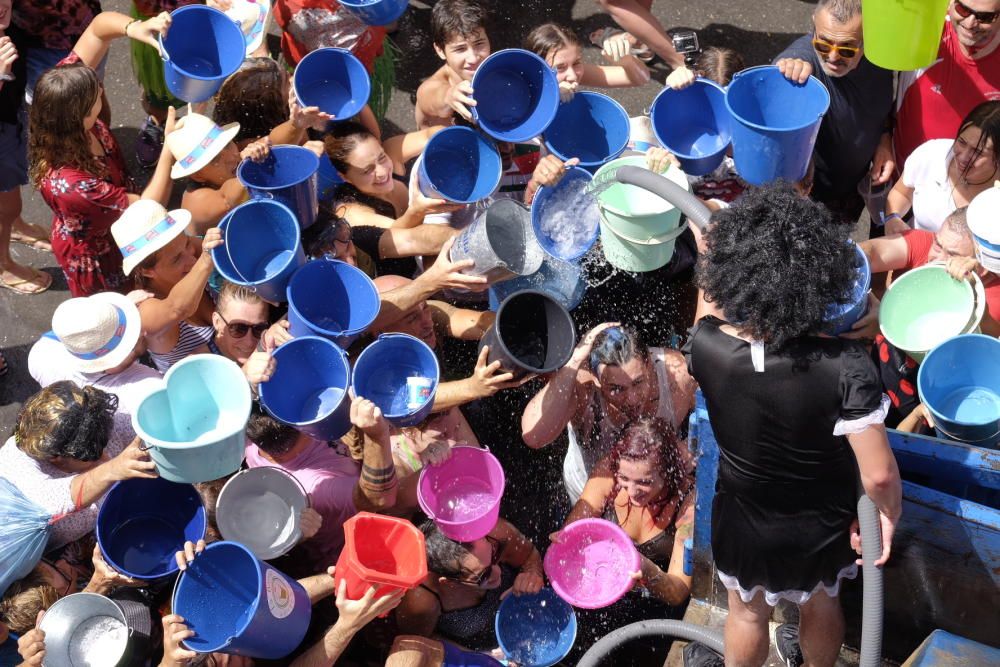 60.000 litros de agua en honor a la Virgen de la Asunción