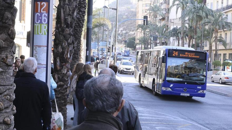 Los trabajadores de La Alcoyana retoman la huelga en los autobuses interurbanos