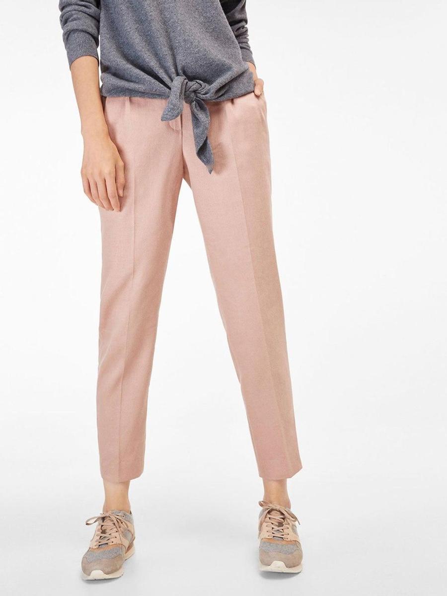 Pantalón rosa de pinzas (Precio: 24, 95 euros)