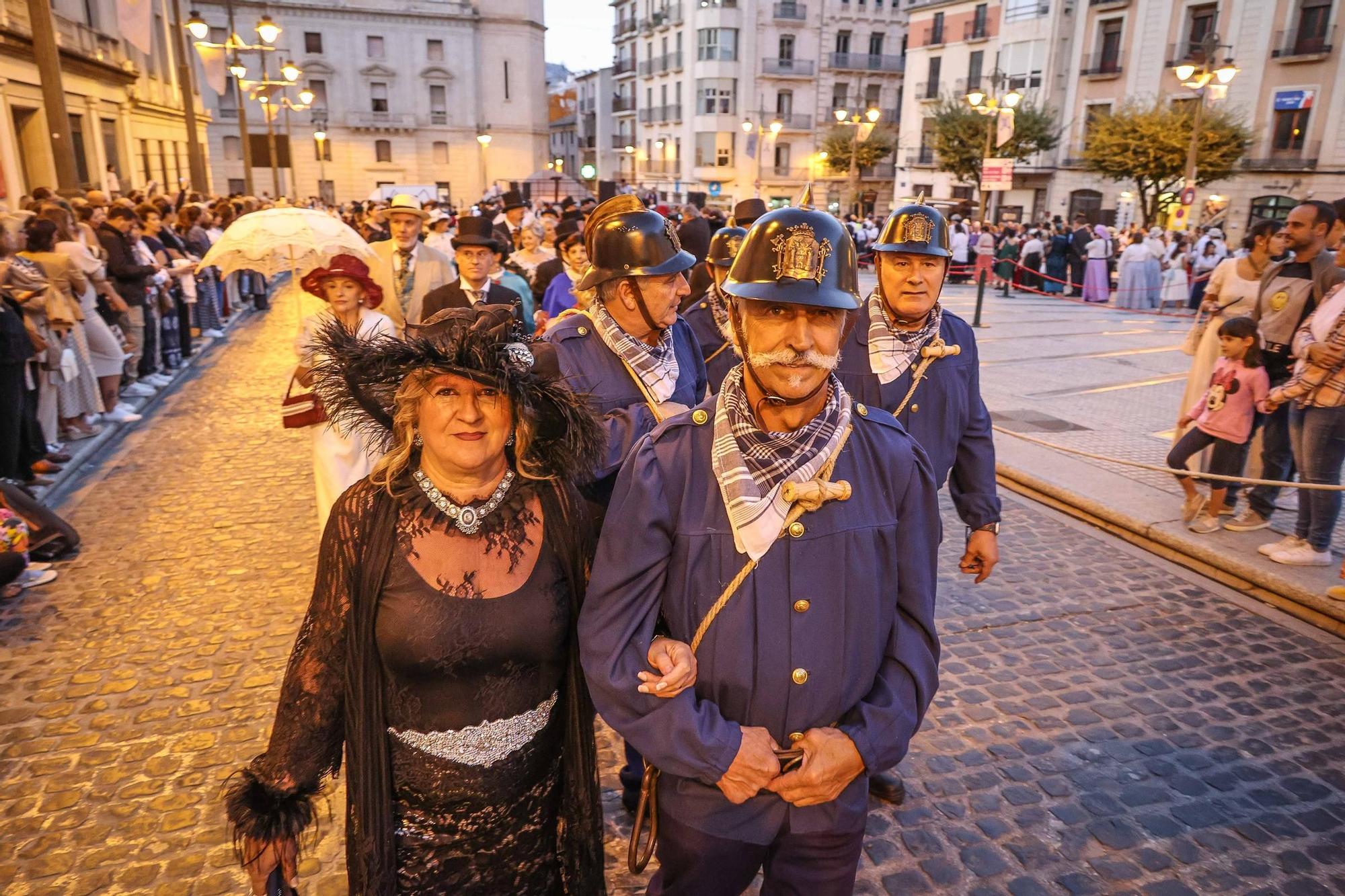 Inicio de la Feria Modernista de Alcoy 2025