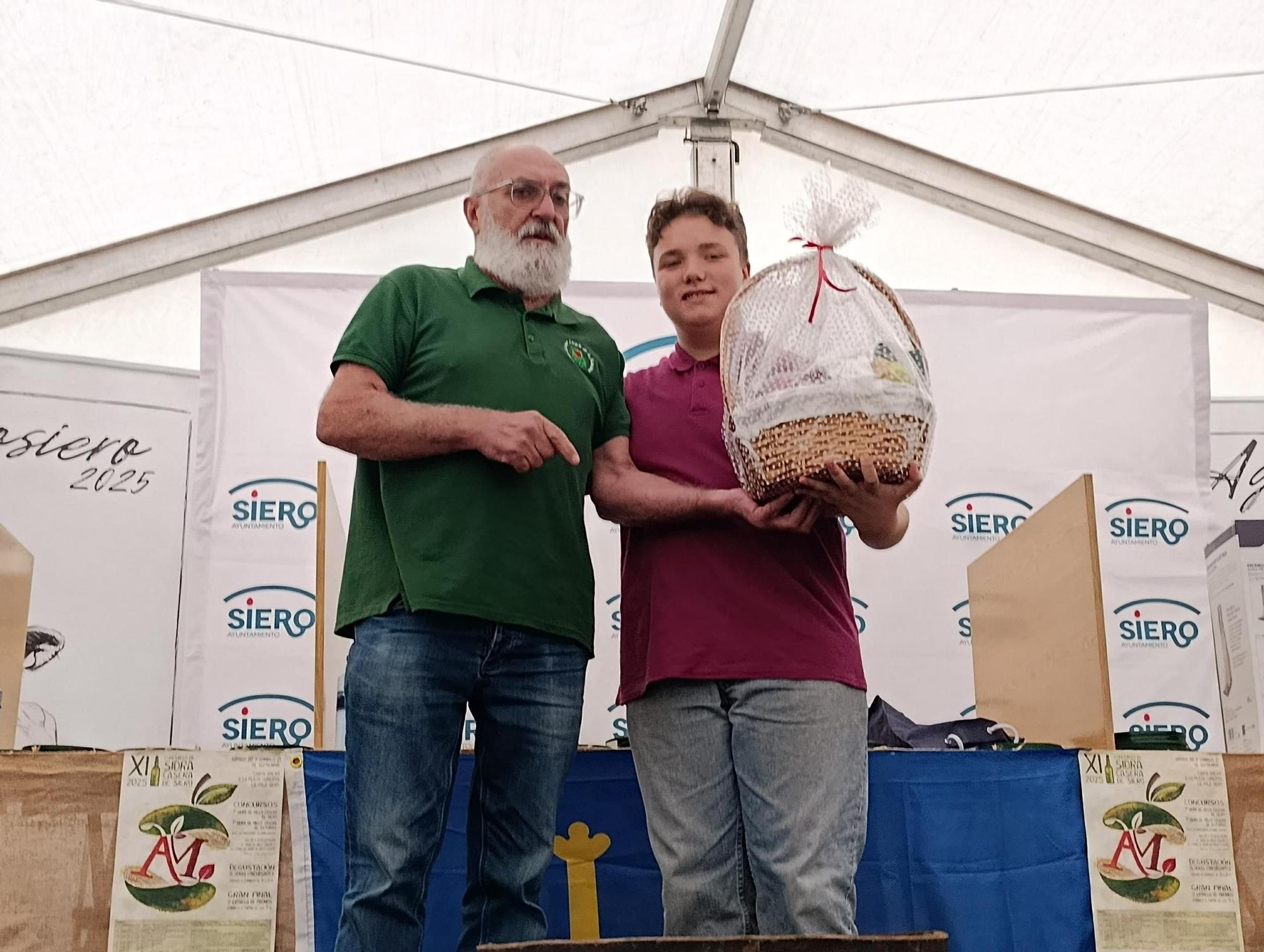 Miguel Ángel Pereda y José Manuel Sánchez, ganadores de los concursos de sidra de Agrosiero