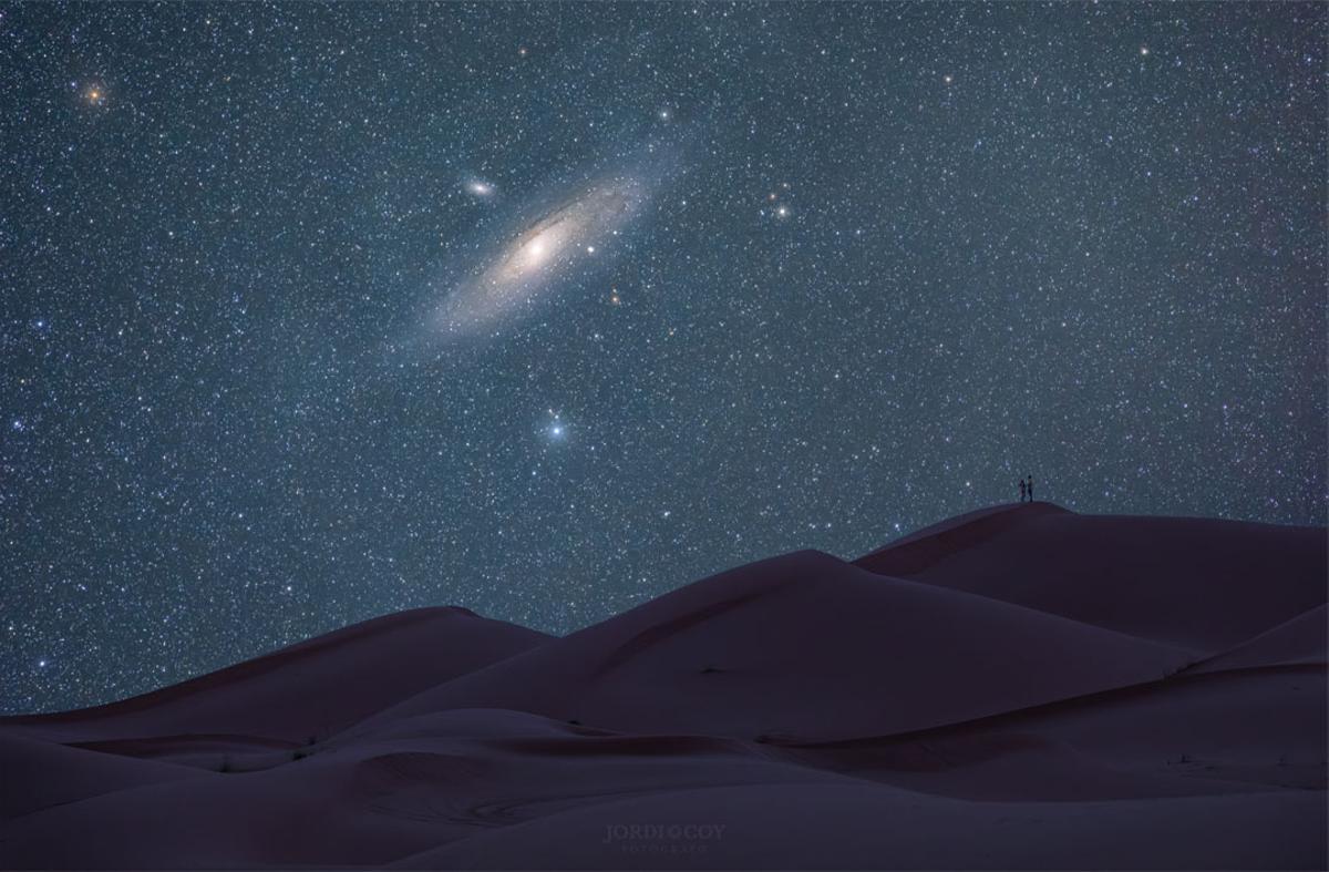 "Andrómeda sobre el desierto del Sahara", la foto del eldense Jordi Coy que ha publicado la NASA