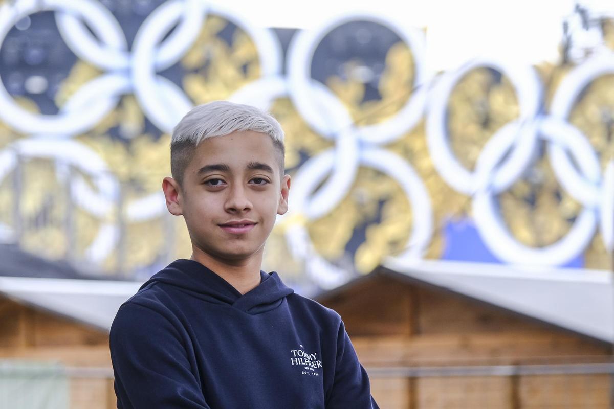 Alexander Curbelo Betancor frente al escenario del Carnaval de Santa Catalina